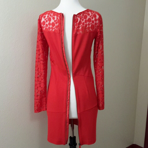 An elegant , round  bodycon dress - Picture 4 of 4